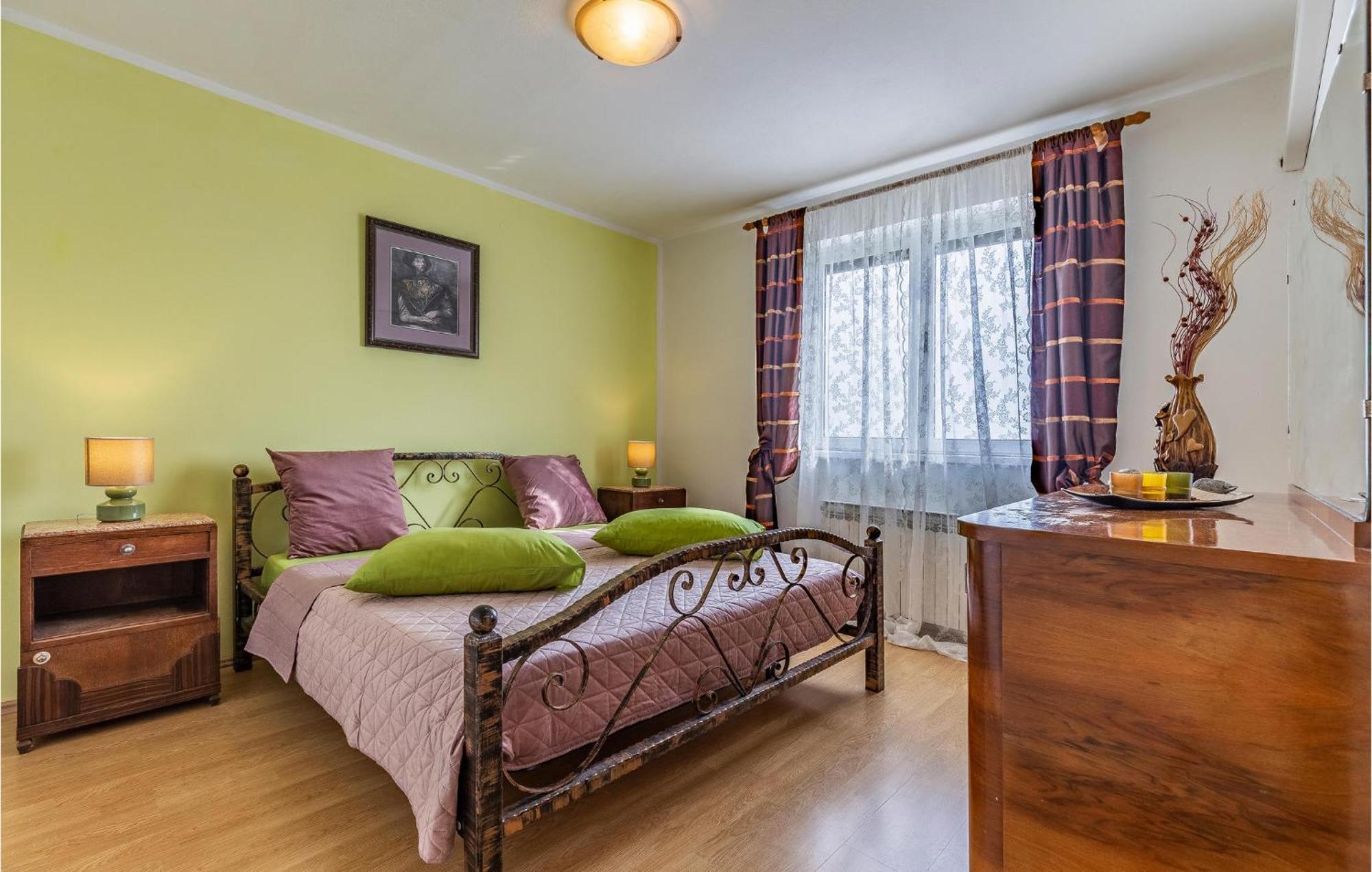 Lovely Home In Sisan With Outdoor Swimming Pool Eksteriør bilde