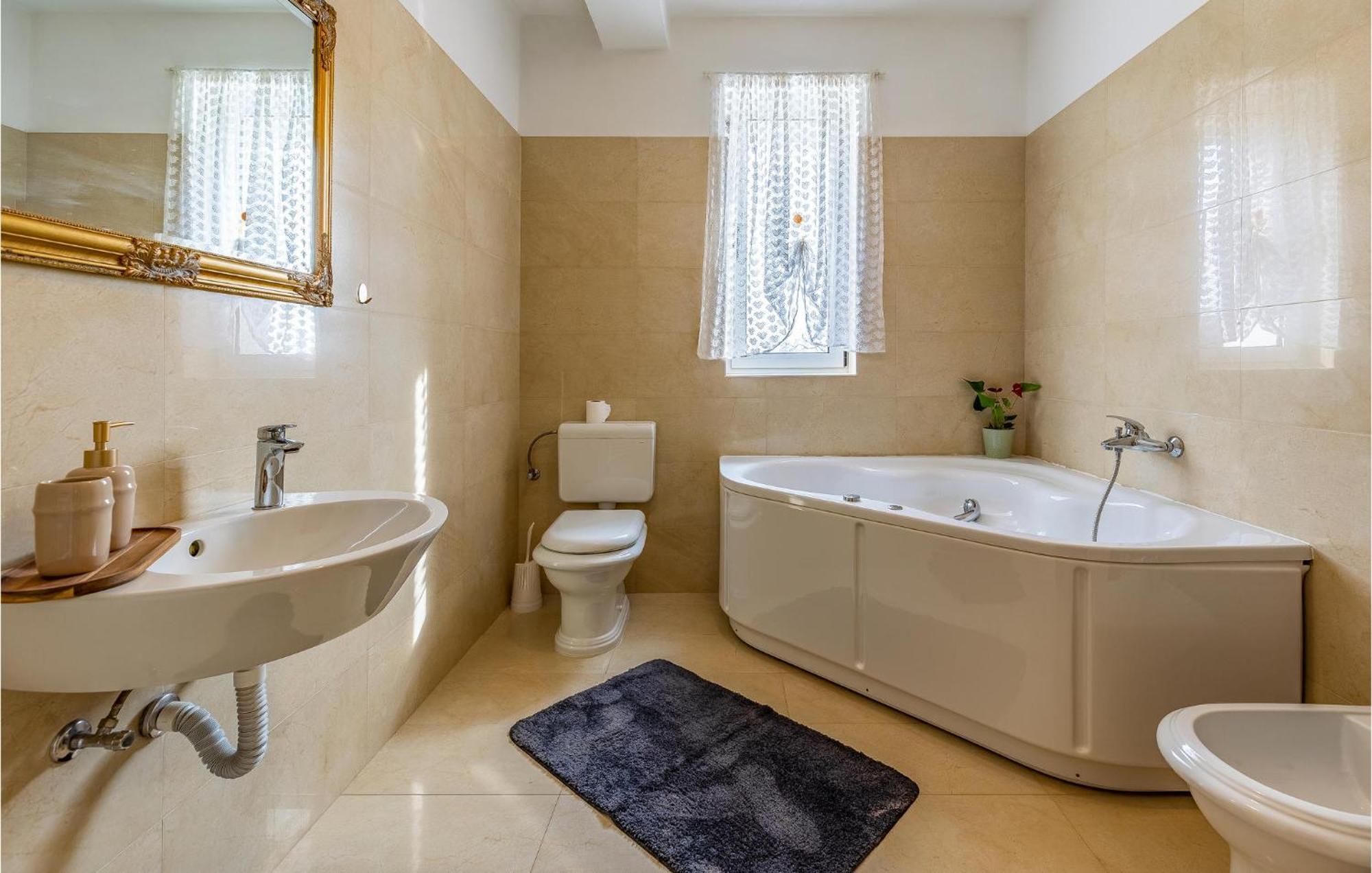 Lovely Home In Sisan With Outdoor Swimming Pool Eksteriør bilde