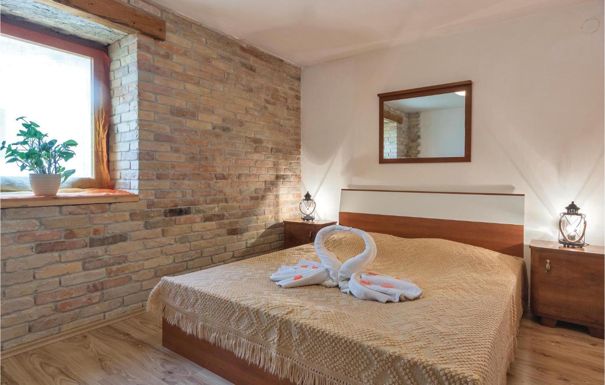 Lovely Home In Sisan With Outdoor Swimming Pool Eksteriør bilde