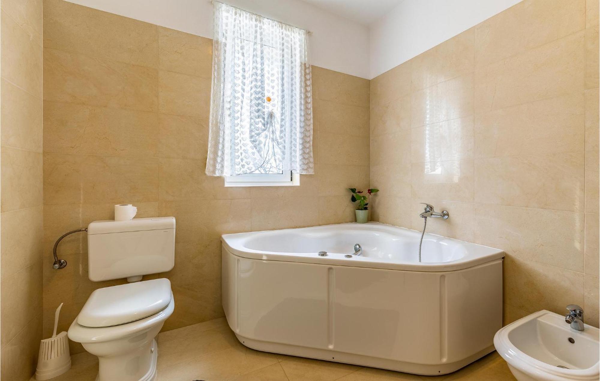 Lovely Home In Sisan With Outdoor Swimming Pool Eksteriør bilde