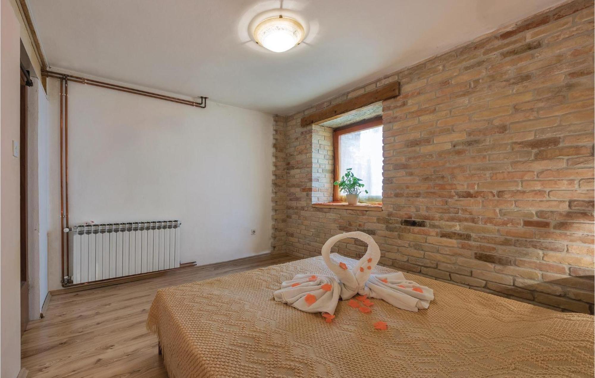 Lovely Home In Sisan With Outdoor Swimming Pool Eksteriør bilde