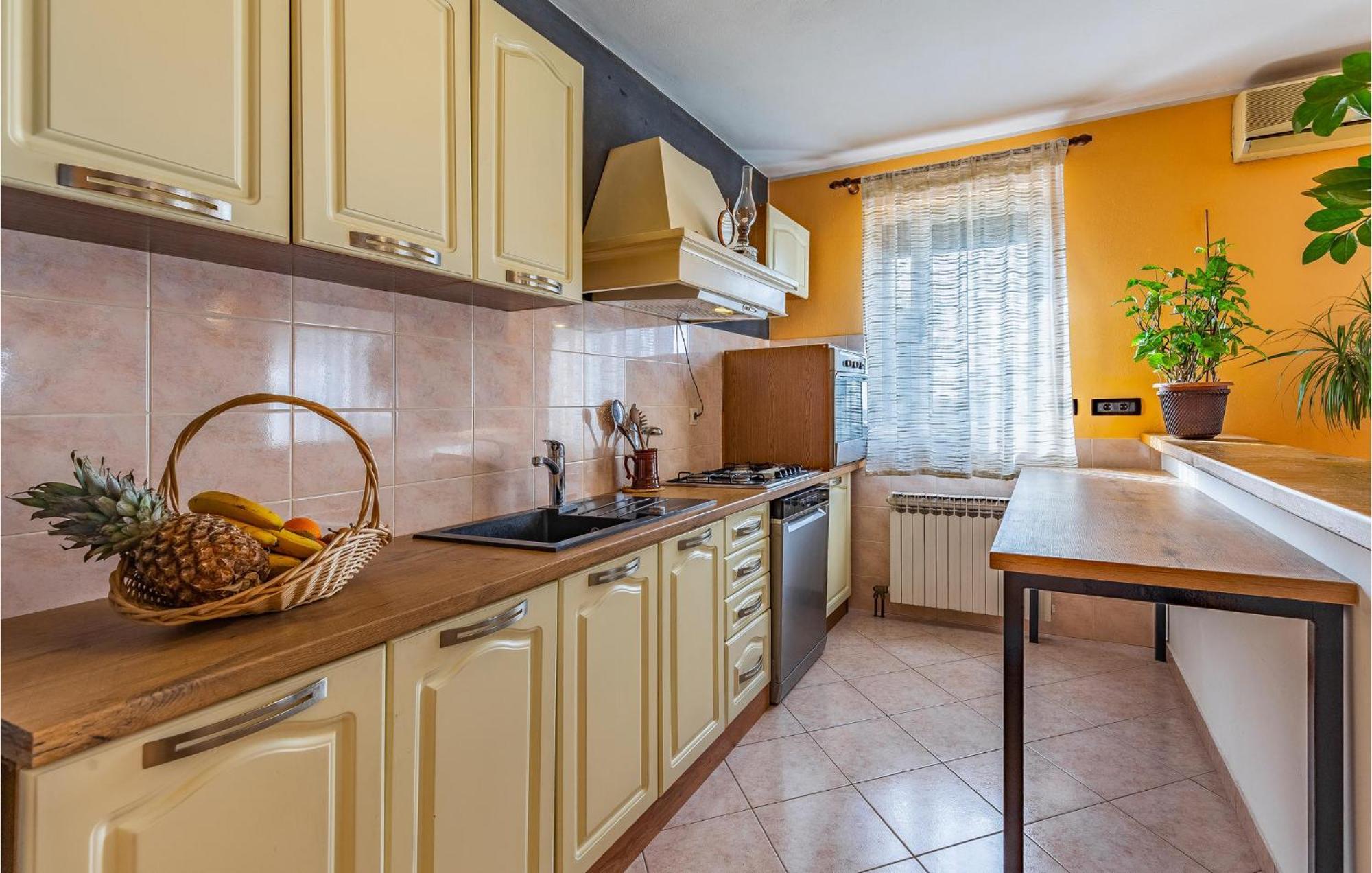 Lovely Home In Sisan With Outdoor Swimming Pool Eksteriør bilde