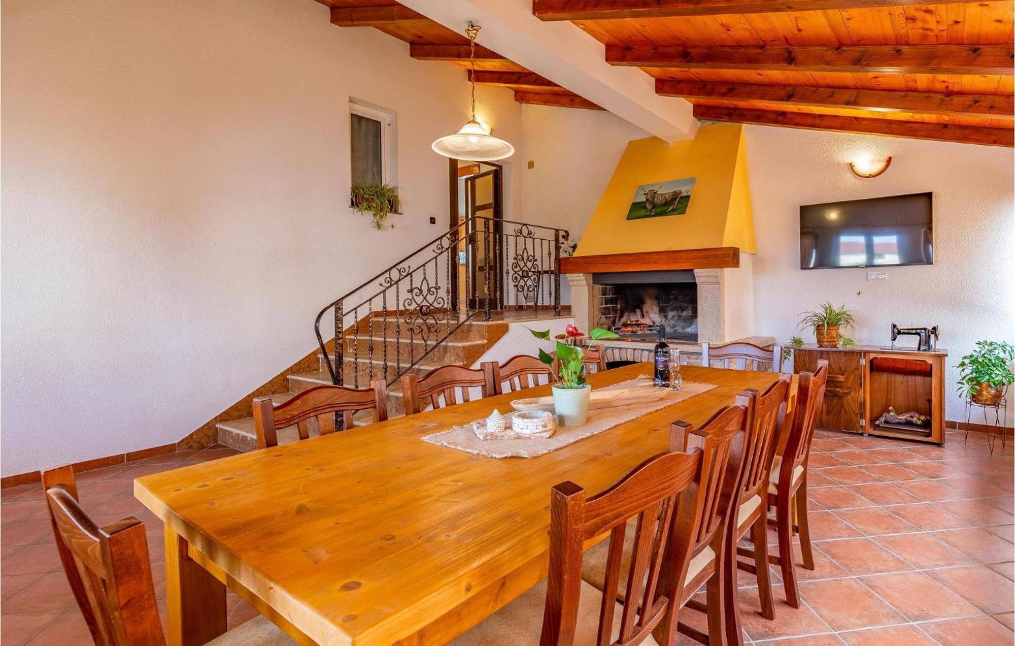 Lovely Home In Sisan With Outdoor Swimming Pool Eksteriør bilde